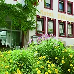 Отель Hotel-restaurant Pfaelzer Hof 4*