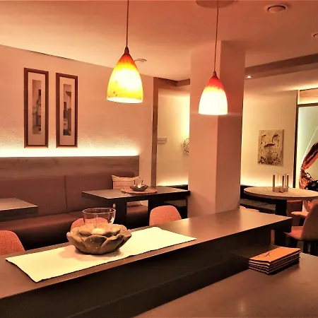 מלון Hotel-restaurant Pfaelzer Hof 4*