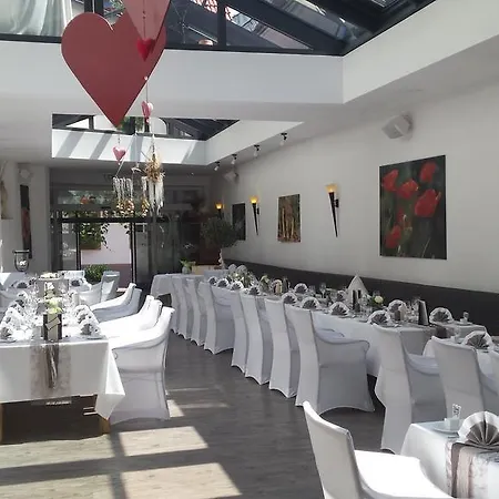 Отель Hotel-restaurant Pfaelzer Hof Эденкобен