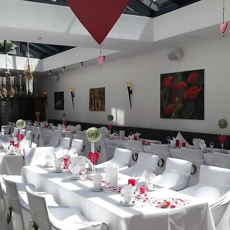 Hotel-restaurant Pfaelzer Hof 호텔 에덴코벤