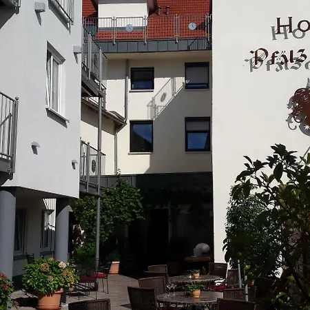 מלון Hotel-restaurant Pfaelzer Hof 4*